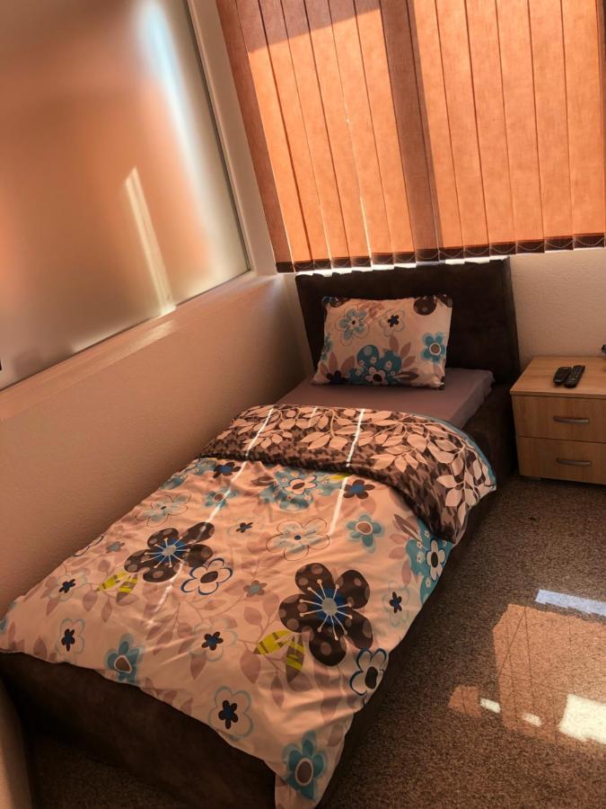 Binta Hostel Vranje Buitenkant foto