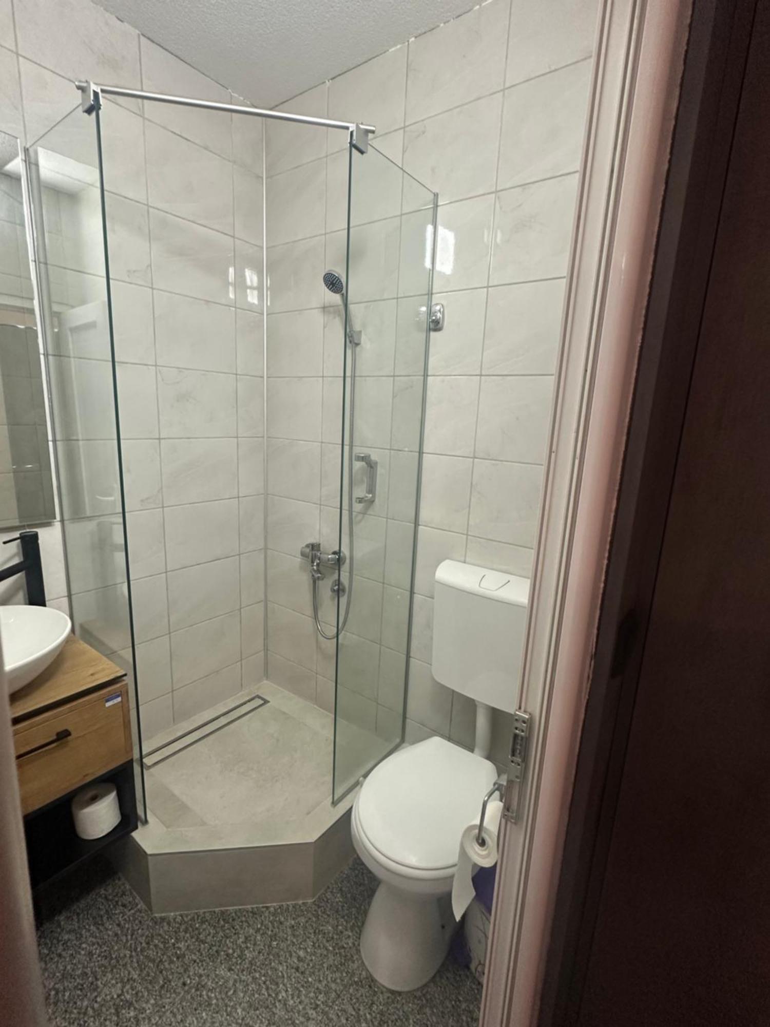 Binta Hostel Vranje Buitenkant foto