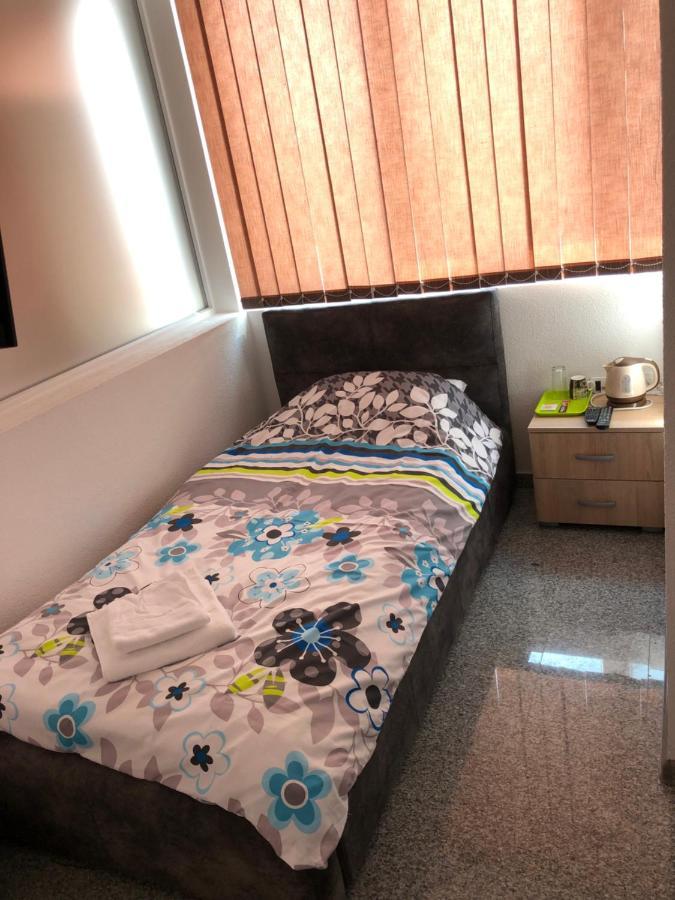 Binta Hostel Vranje Buitenkant foto