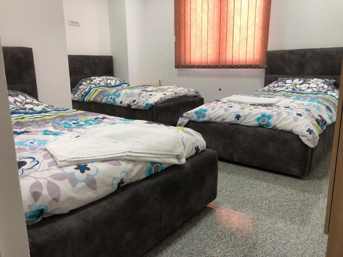 Binta Hostel Vranje Buitenkant foto